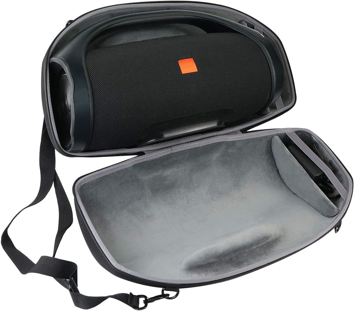 co2CREA padded shoulder strap detail for comfortable hands-free carrying