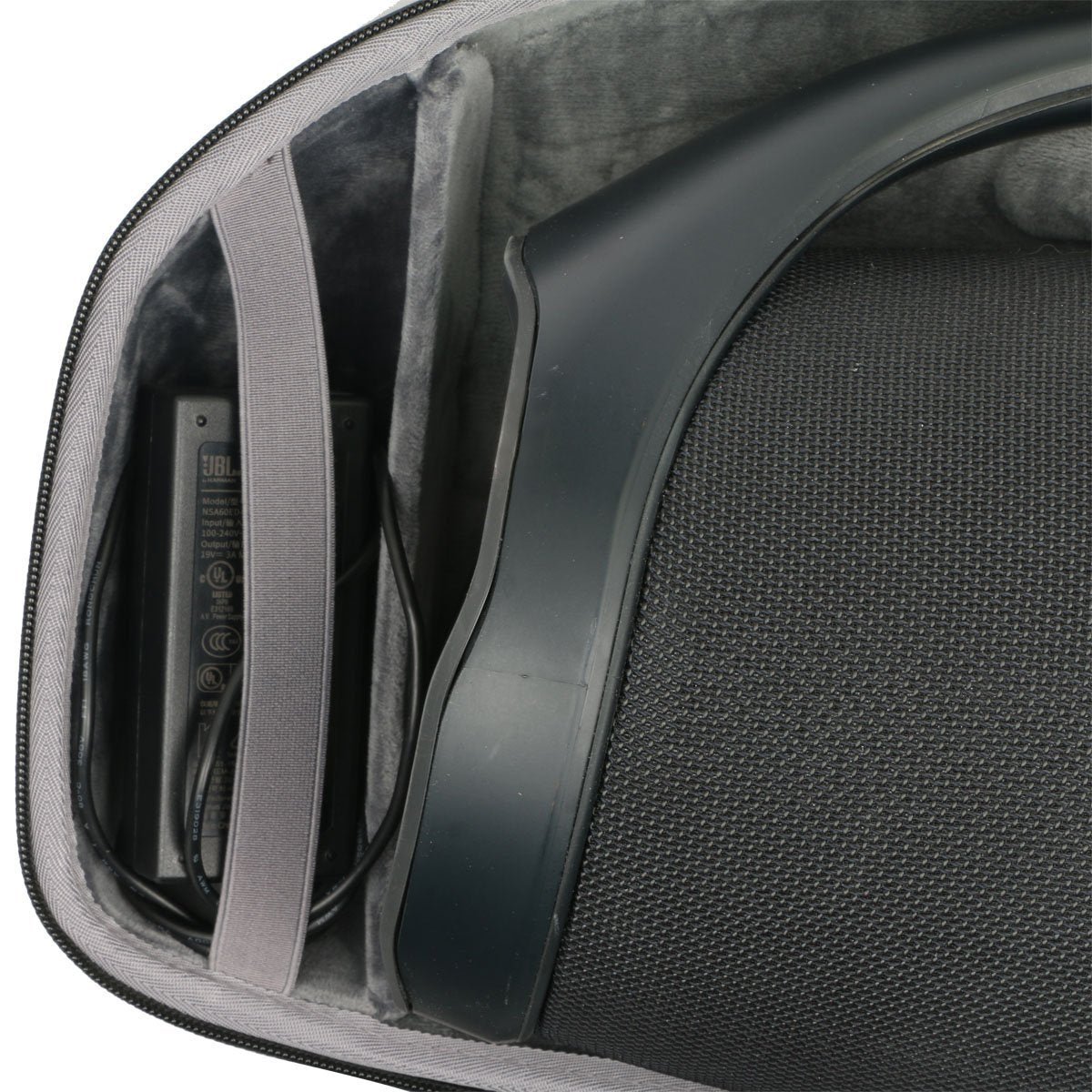 co2CREA reinforced zipper and handle close-up for durable daily use
