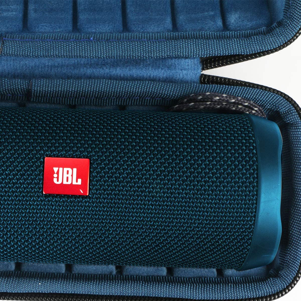 co2CREA JBL Flip case elastic strap holds accessories in place during transport.