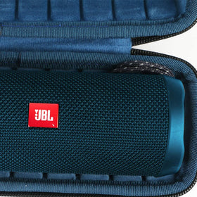 co2CREA JBL Flip case elastic strap holds accessories in place during transport.
