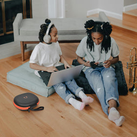 Comecase JBL 710BT case slim profile fits neatly in small bags.