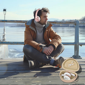 Comecase water-repellent PU exterior keeps headphones dry from light splashes.