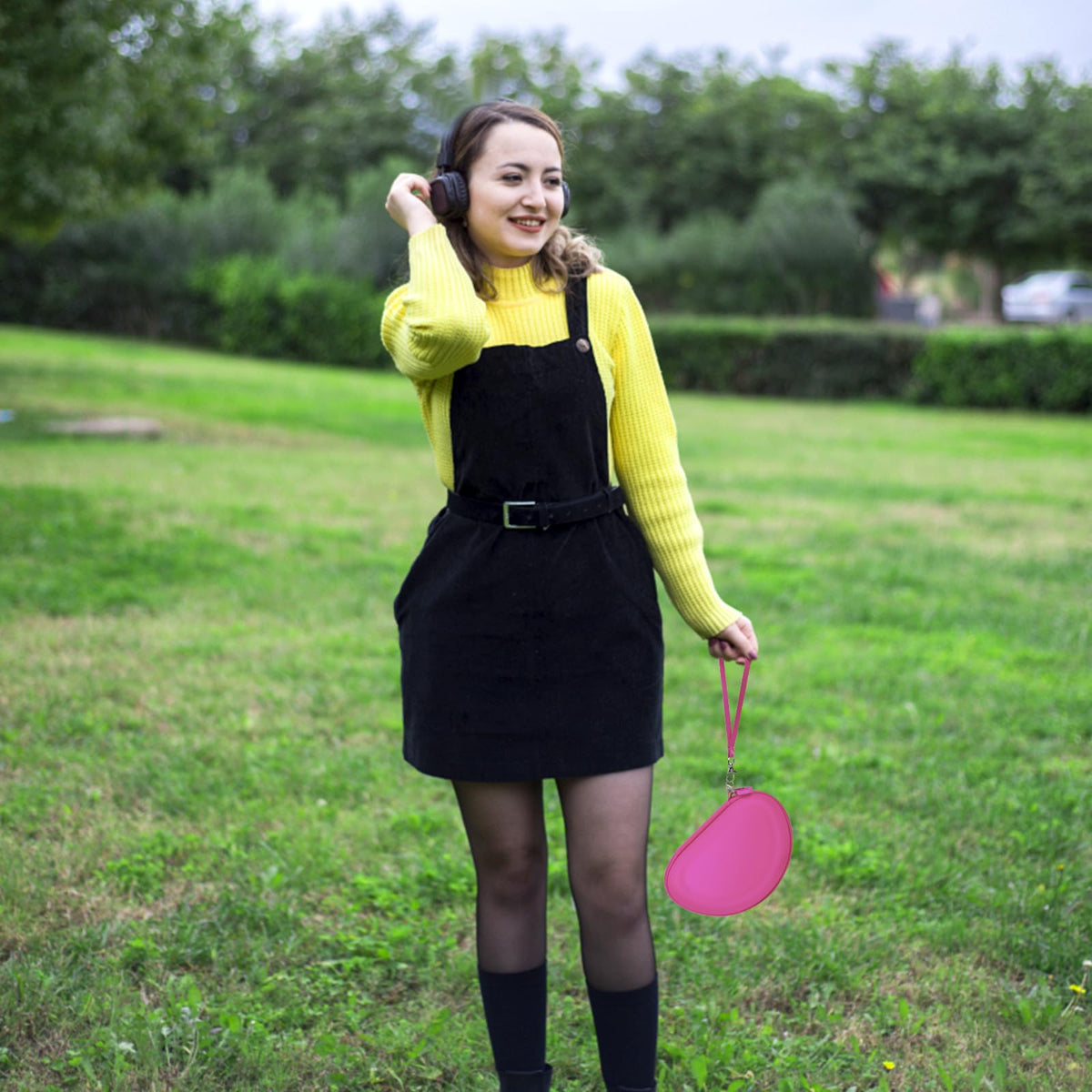 Comecase wrist strap detaches for easy hand carry