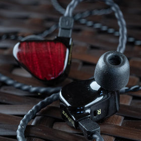 COMPLY 600 Core sweat and water resistant tips withstand workouts and commutes.