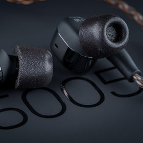 COMPLY compatibility graphic noting compatibility with KZ, Moondrop, and Sennheiser