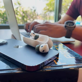 Anti-slip design maintains stable fit during workouts with COMPLY AirPods Pro tips