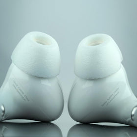 Comply TrueGrip MAX cleaning cloth included for easy maintenance