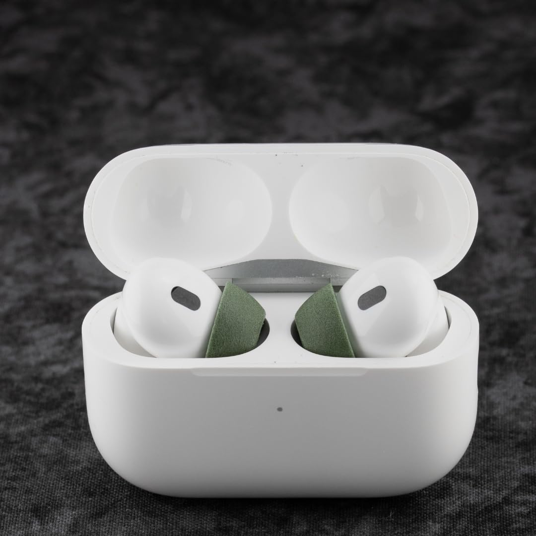 Latex-free COMPLY TrueGrip MAX tips reduce irritation for sensitive ears.