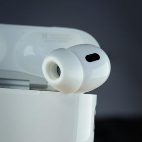 Latex-free, skin-safe TrueGrip MAX tip designed for sensitive ears.