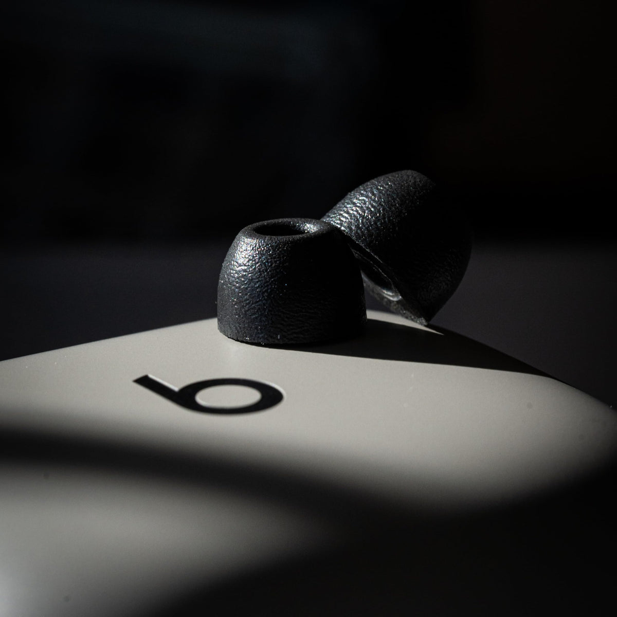 COMPLY TW-400-C noise isolation tips deliver immersive sound by reducing external noise.