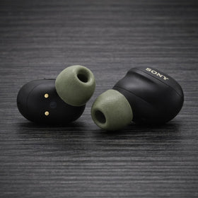 COMPLY compatibility label listing WF-1000XM5 and other Sony models benefit