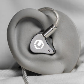 CrinEar Reference midrange drivers deliver articulate mids for natural vocals.