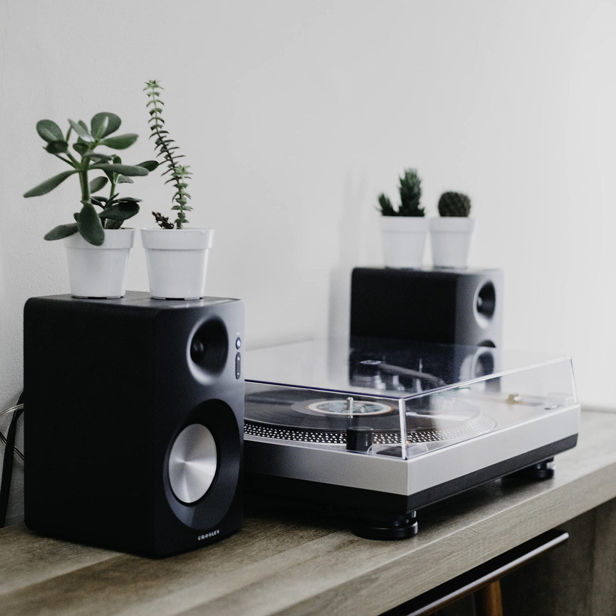 Crosley C100A-SI Audio-Technica cartridge delivers premium sound