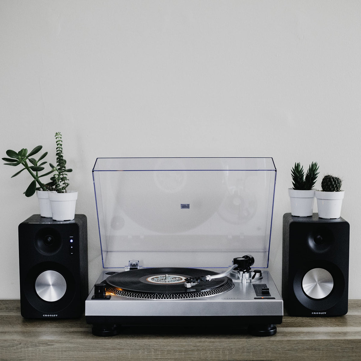 Crosley C100A-SI clear dust cover protects while in use