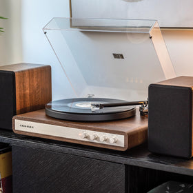 Crosley C65A-WAGL clear dust cover protects vinyl while watching records spin.