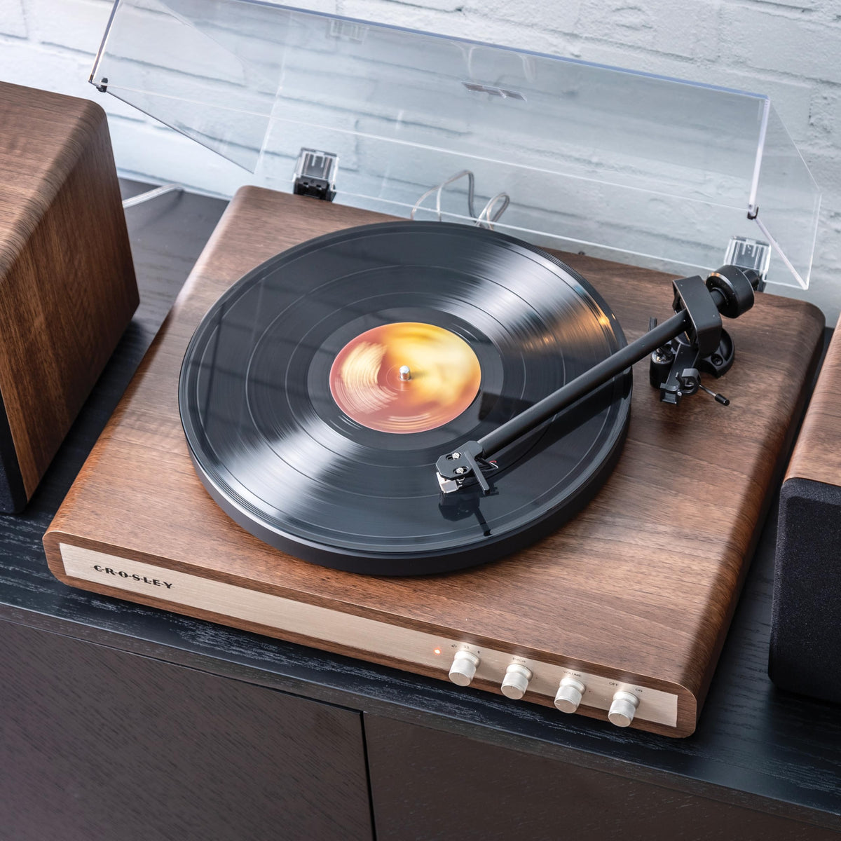 Crosley C65A-WAGL built-in switchable preamp for easy speaker upgrade.