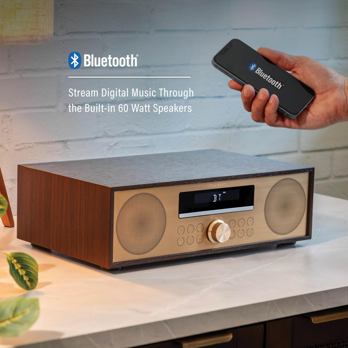 Crosley CR3501A-MA Fleetwood digital radio tuner captures clear local stations