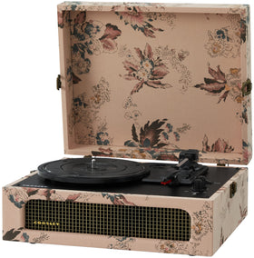 Crosley CR8017B Voyager built-in speakers provide room-filling sound.