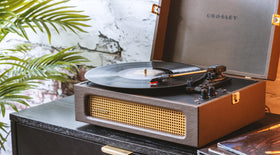 Crosley CR8017B-CO Voyager RCA output supports home stereo connection.