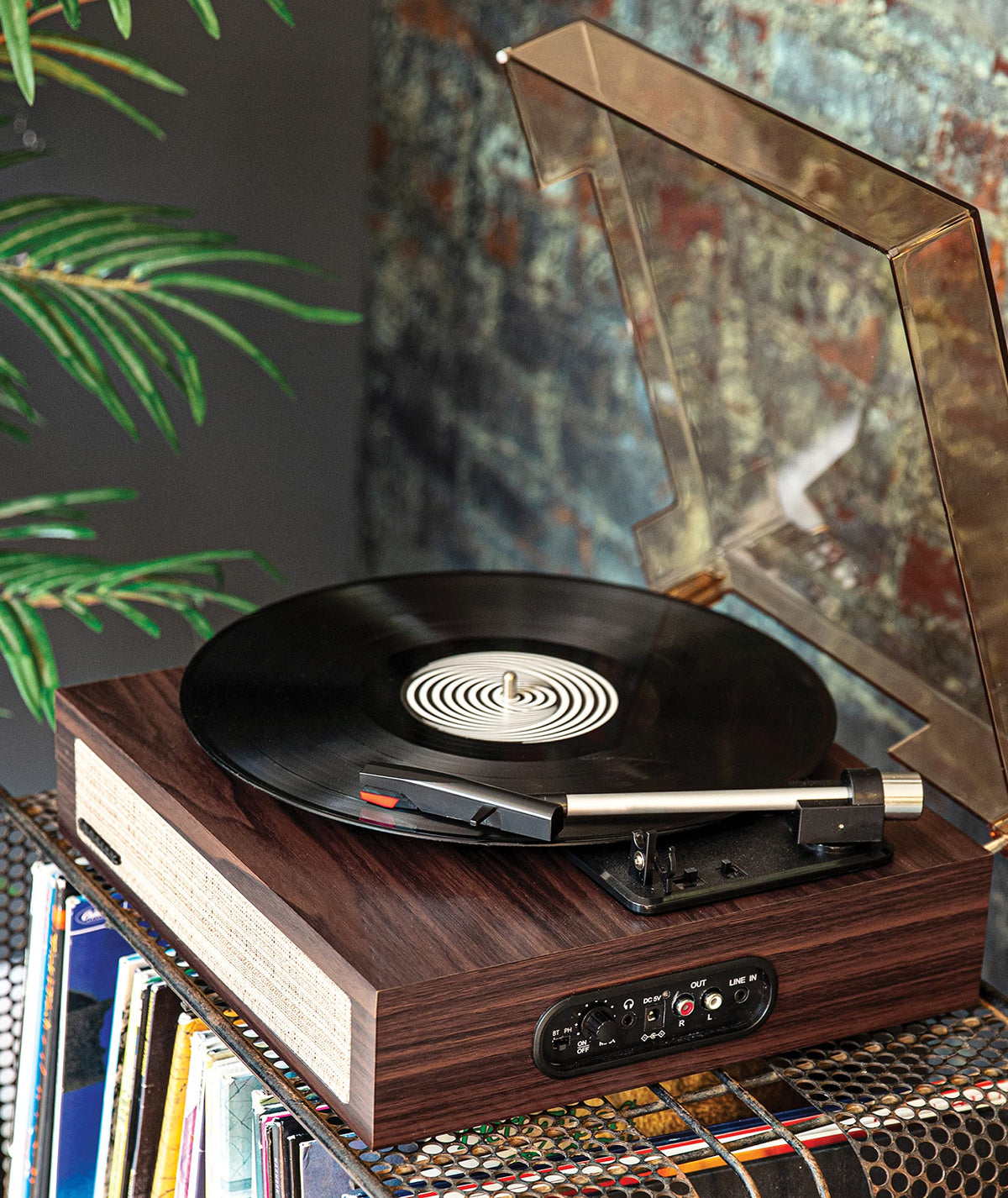 Crosley Scout 45 rpm image shows quick playback for singles