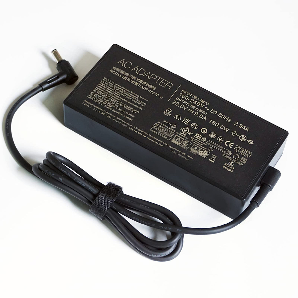 CRUMFERT adapter in use with ROG Zephyrus providing stable charging