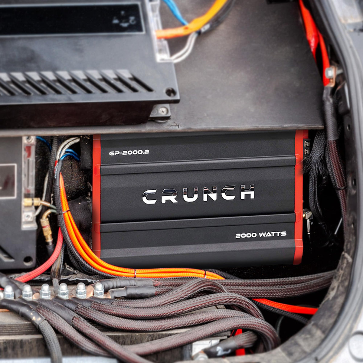 Crunch GP-2000-2 wiring terminals enable easy installation and secure connections.
