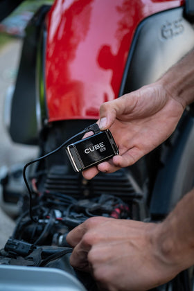Cube GPS Tracker satellite connection highlights global tracking capability.