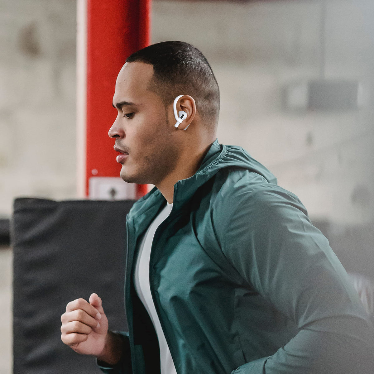 DamonLight notes: AirPods cannot be charged with hooks attached