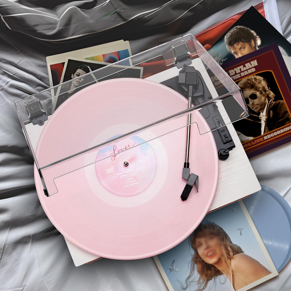 DANFI AUDIO DF belt-driven turntable with spring suspension minimizes vibration
