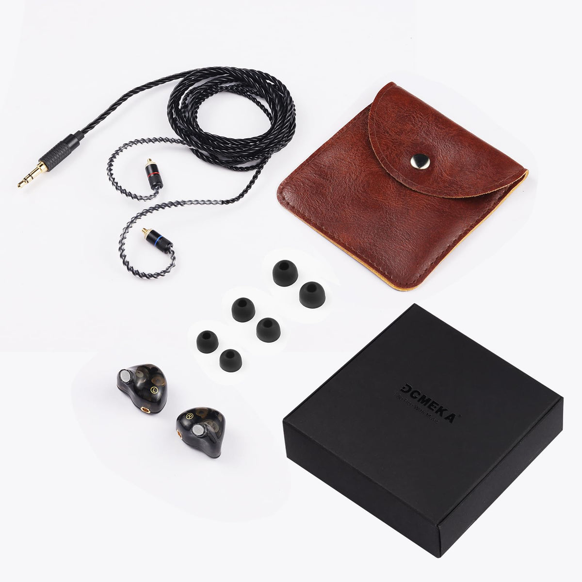 DCMEKA box with cable and accessories displaying included items and ready-to-use benefit