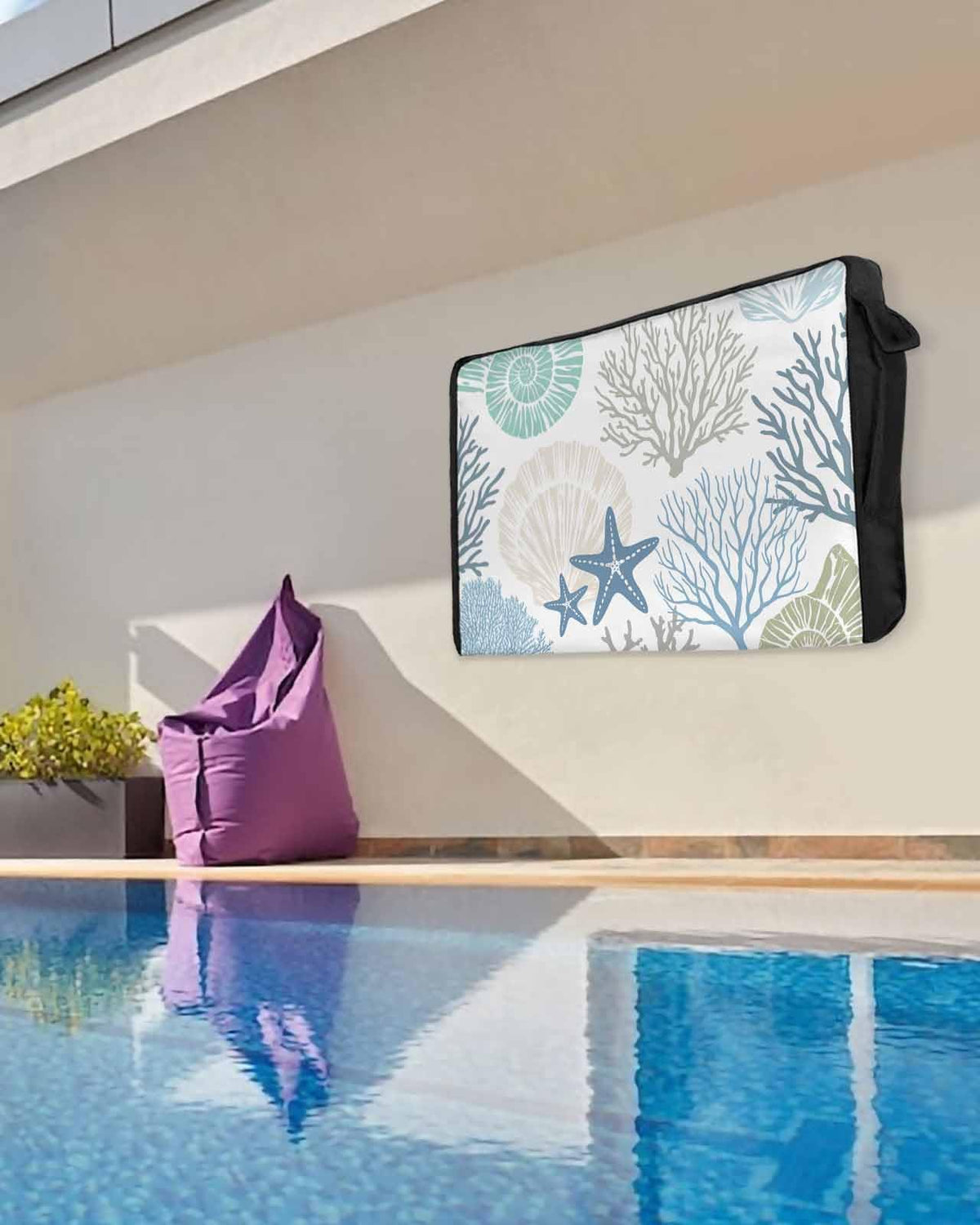 DecorLovee hook tape closure and sealed bottom ensuring snug windproof fit