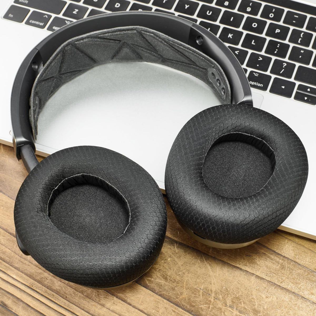 defean Nova Pro Wireless Earpads noise isolation enhances immersion