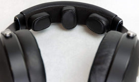 Dekoni Audio Nuggets adhesive backing peel-and-stick feature highlighted for quick easy installation