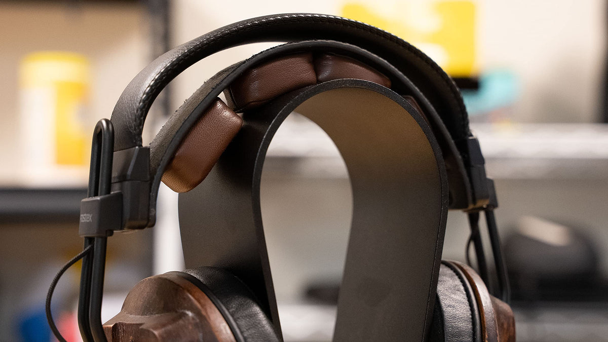 Dekoni Audio Nuggets brown finish showcases stylish appearance and soft-touch exterior.