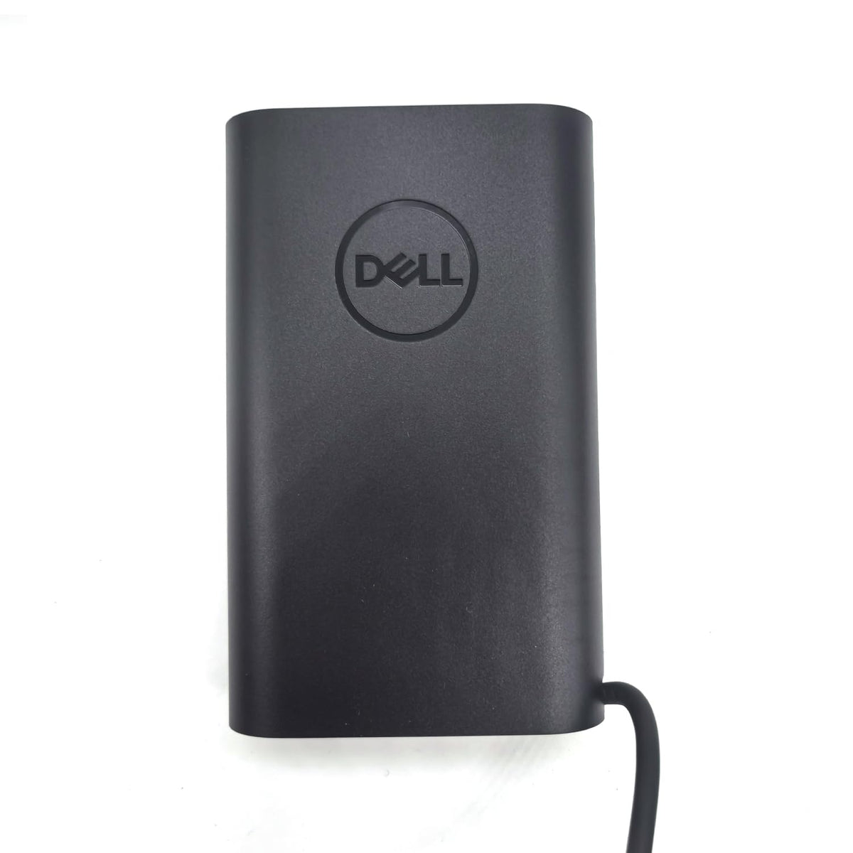 Dell LA65NM191 durable cord indicates long-lasting daily use.