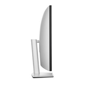 Dell Thunderbolt hub supports PbP and KVM for multi-PC workflows.