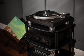 Supports 33 1/3, 45, and 78 rpm for diverse vinyl collections