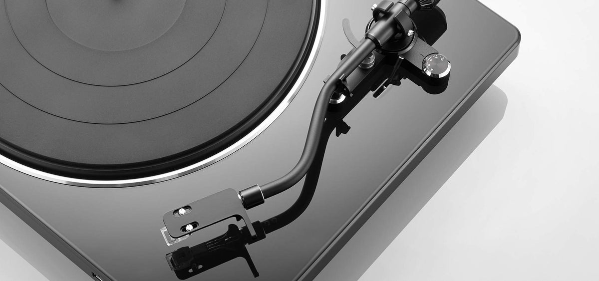 Denon DP-450USB USB recording setup demonstrates one-touch digitization of vinyl.