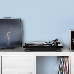 Denon DP400 easy installation with pre-mounted cartridge for quick setup.