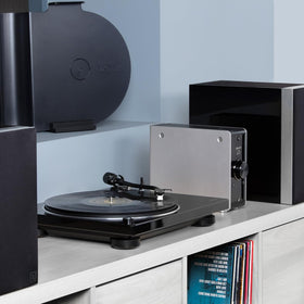Denon DP400 built-in phono preamp and EQ provide versatile connectivity.