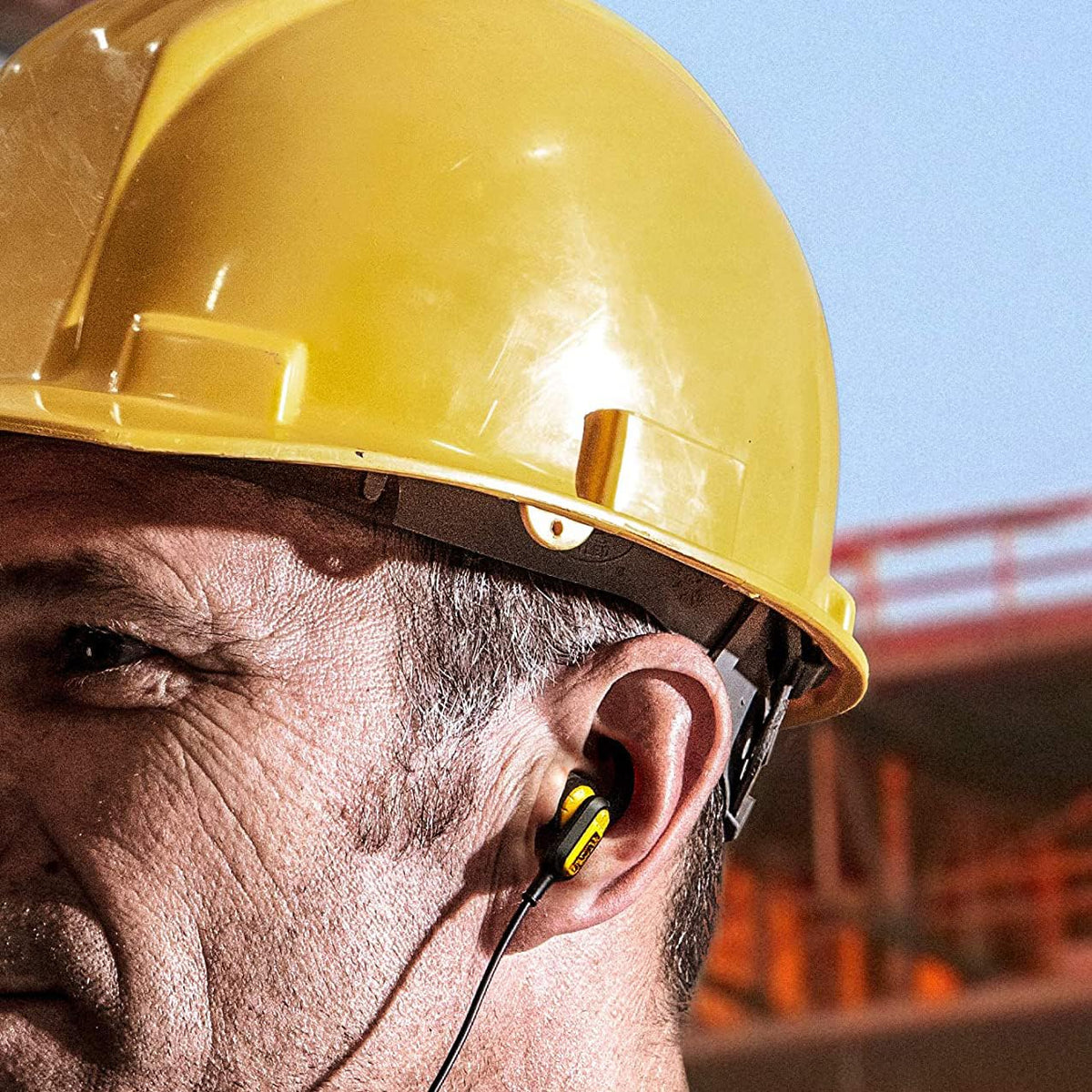 DEWALT inline controls close-up for easy music and call handling