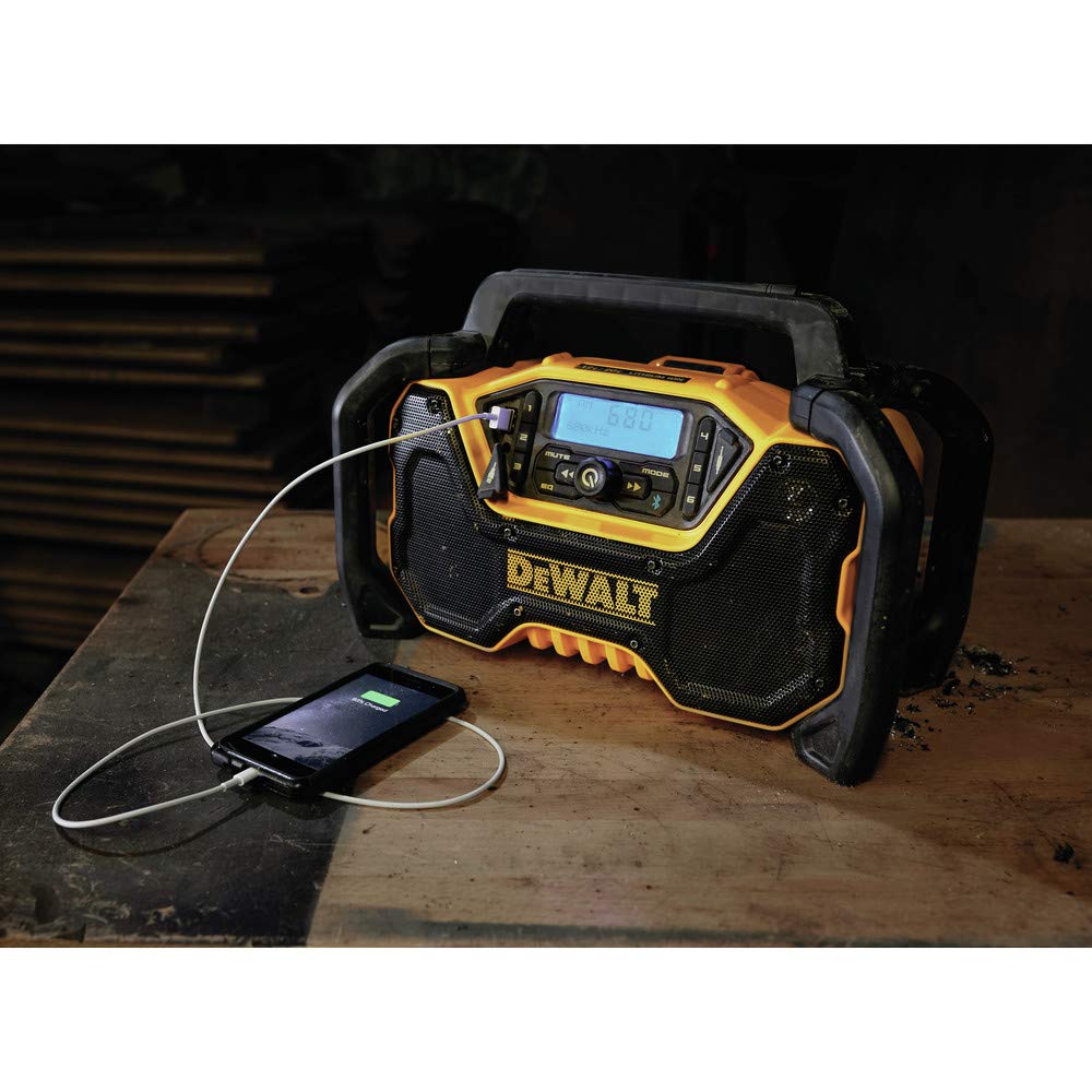 DEWALT DCR028B AM/FM presets for quick station access