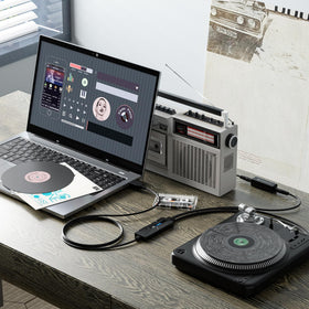 DigitalLife AuralynX AV202-B USB 2.0 connection delivers plug-and-play simplicity.