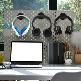 Dlilise headphone mount on a desk shows scratch-free setup.