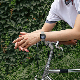 Small size fits 155-200mm wrists for precise Versa wear.