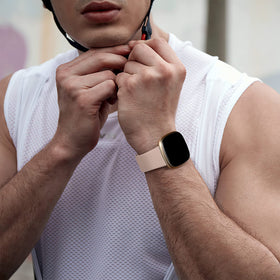 Dirrelo band in sandpink offers lightweight, comfortable daily use.