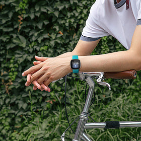 Dirrelo easy-install strap makes band changes quick and tool-free.