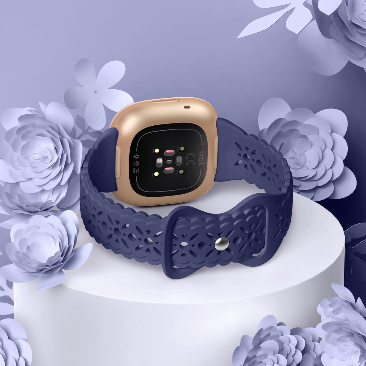 Dirrelo lace silicone band on Versa 4 highlights feminine detail and comfort.