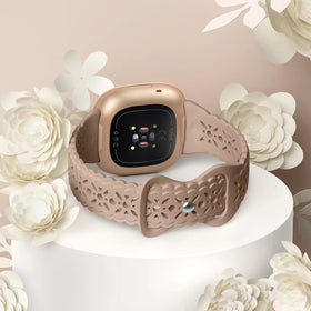 Dirrelo Versa-compatible band installation on Versa 3, secure fit during workouts.