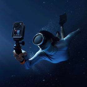 DJI Osmo Action locking screw for quick, secure attachment.